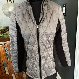 32-degrees Women's Lightweight Packable Puffer Jacket Gray and Black Zip up SZ S
